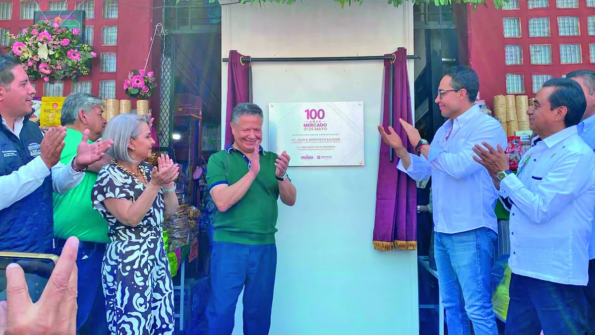 Develan placa conmemorativa de los 100 años del Mercado Primero de Mayo