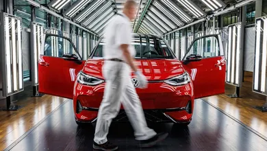 Volkswagen aprueba reestructuración, despidos podrían llegar a 50 mil