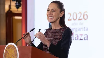 Claudia Sheinbaum durante su conferencia matutina, donde habló sobre el retiro de visas estadounidenses a mexicanos.