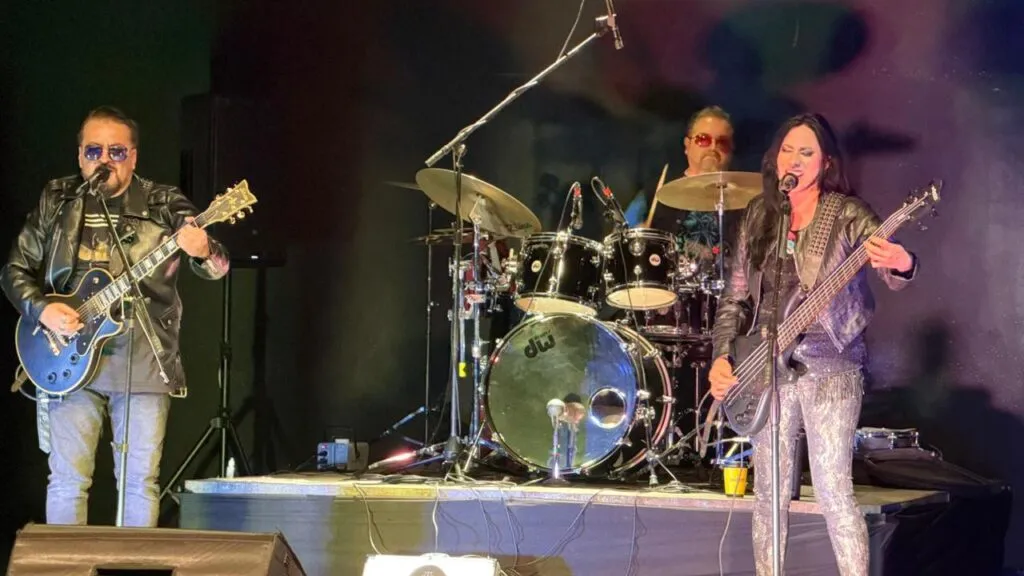 FEBE llena de rock el Teatro Guillermo Romo de Vivar