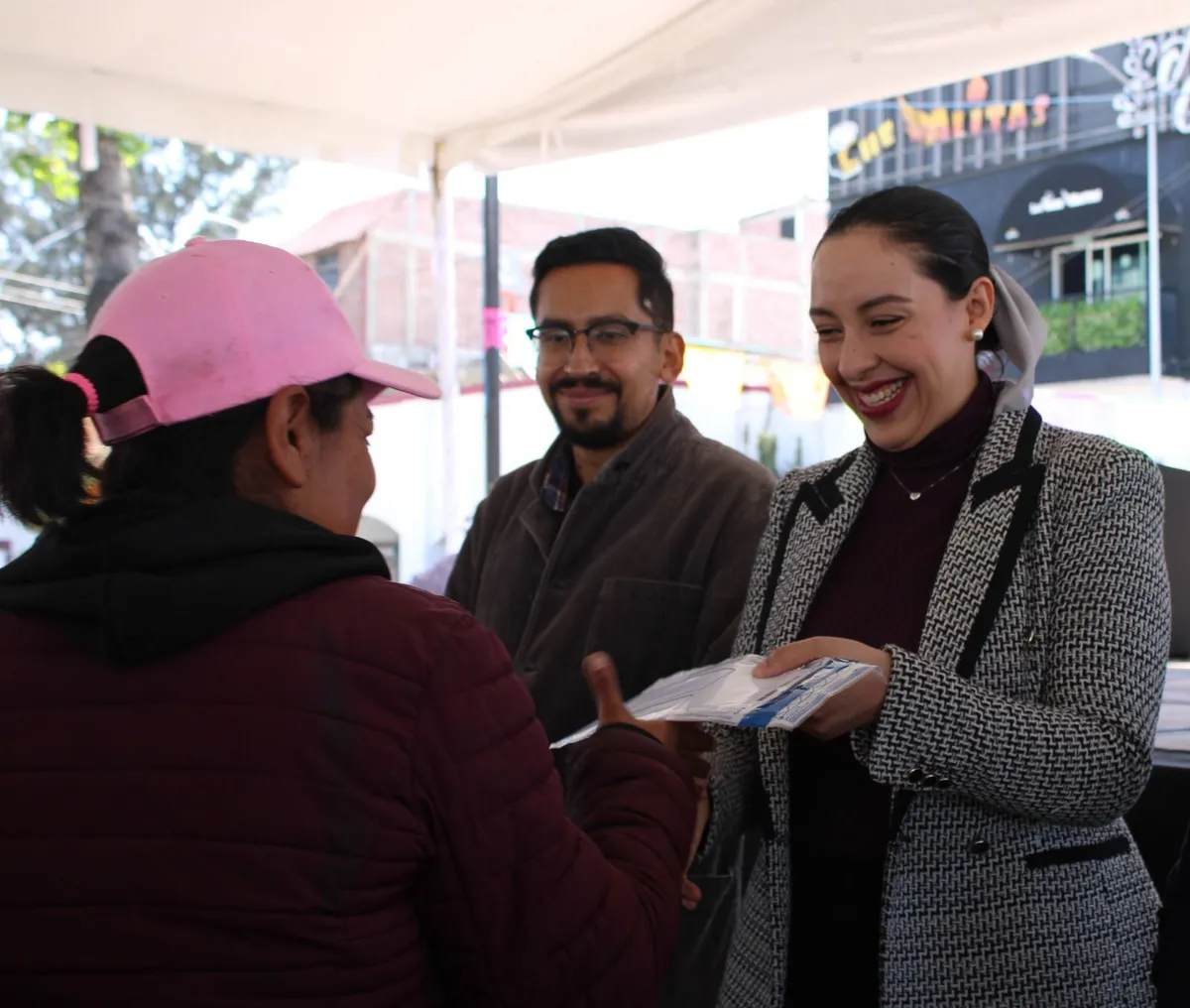 Tizayuca: Alcaldesa entrega tarjetas de apoyo a madres solteras