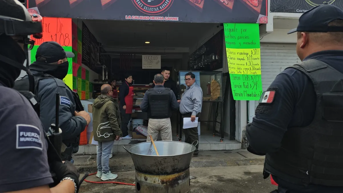 Comerciantes de Atotonilco de Tula en riesgo de sanciones por invadir banquetas y vía pública