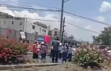 Bloquean carretera México-Laredo a la altura de Ixmiquilpan