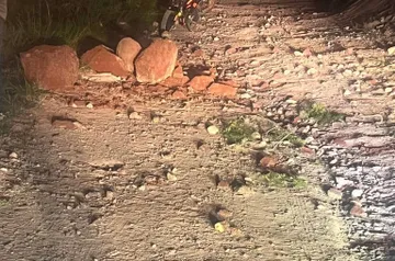 Desgajamiento de cerro en Tecozautla deja un hombre sin vida y una mujer herida