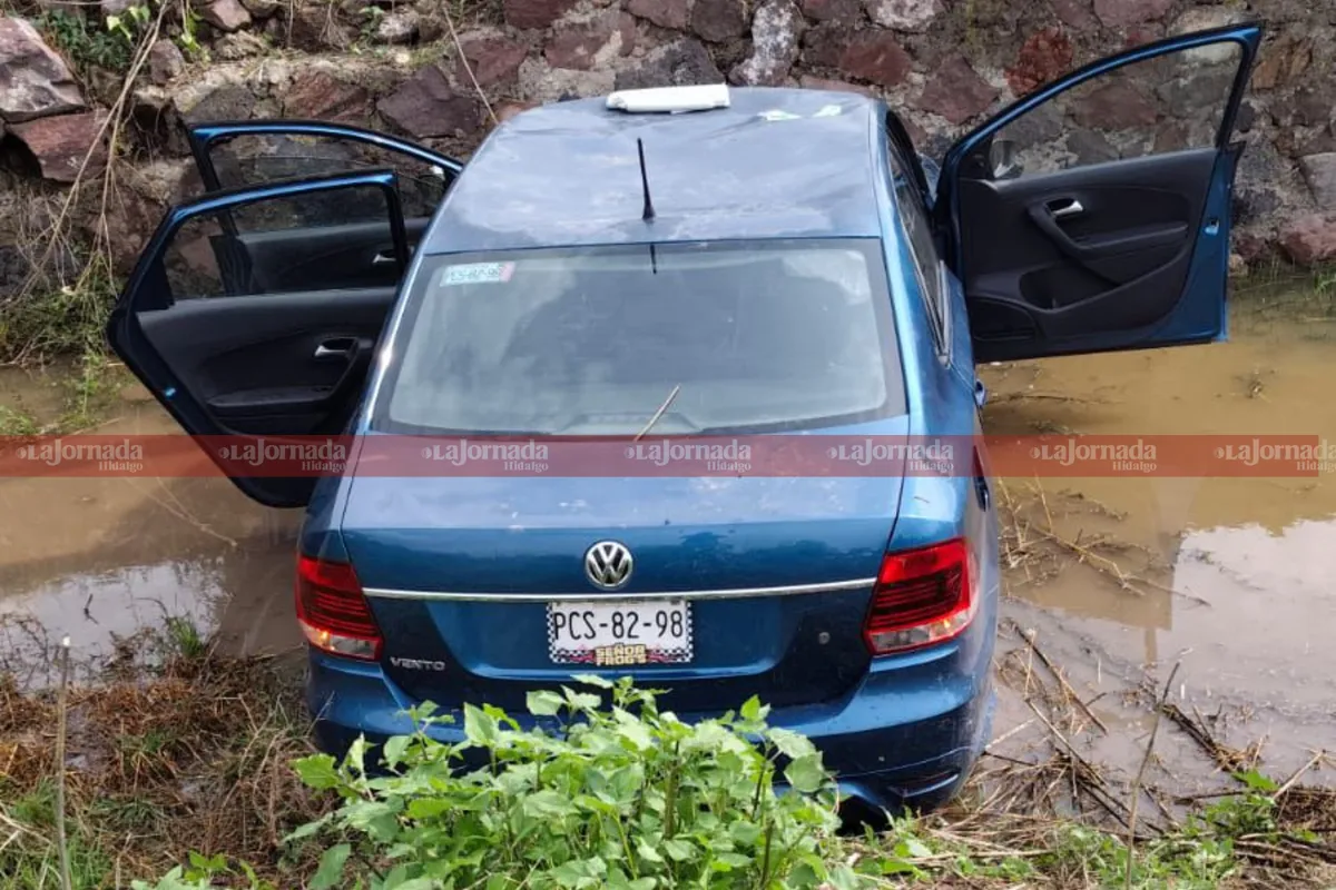 Vehículo cae a cuneta en la carretera México-Pachuca; hay lesionados