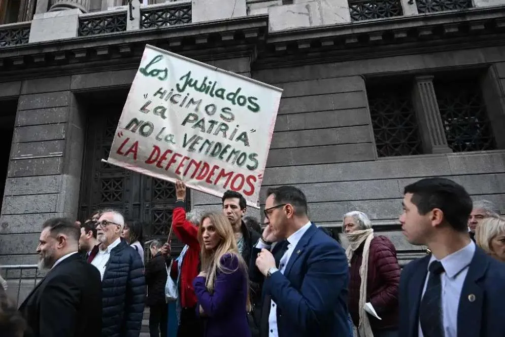 Reprime la policía nueva protesta de jubilados en Buenos Aires