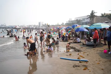Turismo en Veracruz se mantiene pese a derrame en el Golfo: Sheinbaum