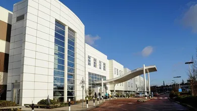 Acusan a médico británico de agresións exual contra 38 pacientes