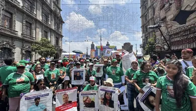Los familiares de las víctimas ingresaron al zona oficial de reunión designada por la FIFA, donde cientos de aficionados disfrutaron la inauguración de la Copa del Mundo. 