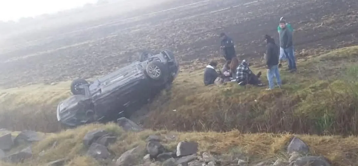 Vuelca auto en San Salvador, hay un lesionado