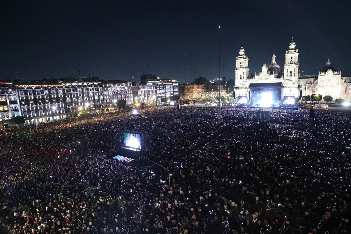 Con “Saoko”, Rosalía abre concierto en el Zócalo