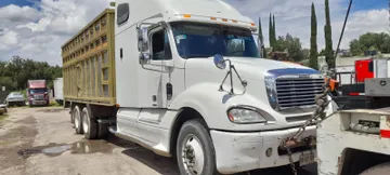 Aseguran tráiler robado con “huachicol” en Atotonilco de Tula