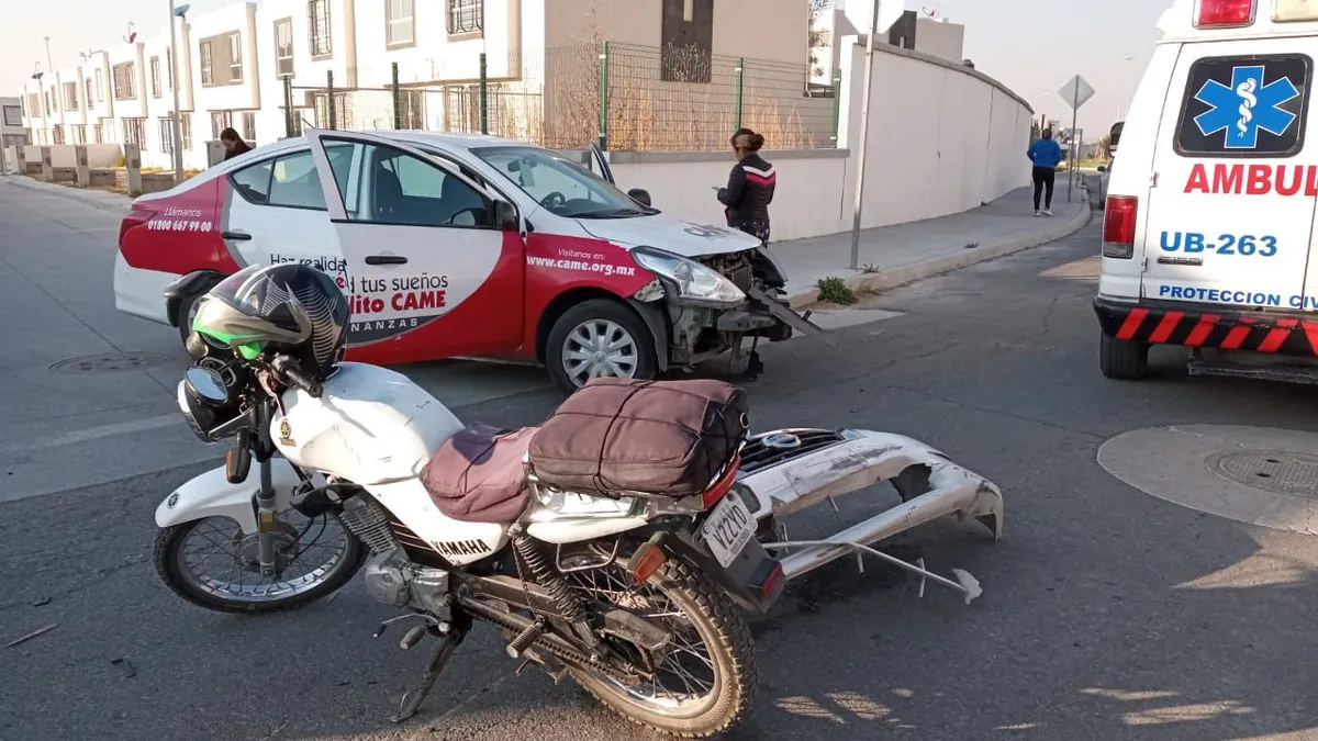 Accidente entre automóvil y motocicleta en  Tizayuca deja un lesionado