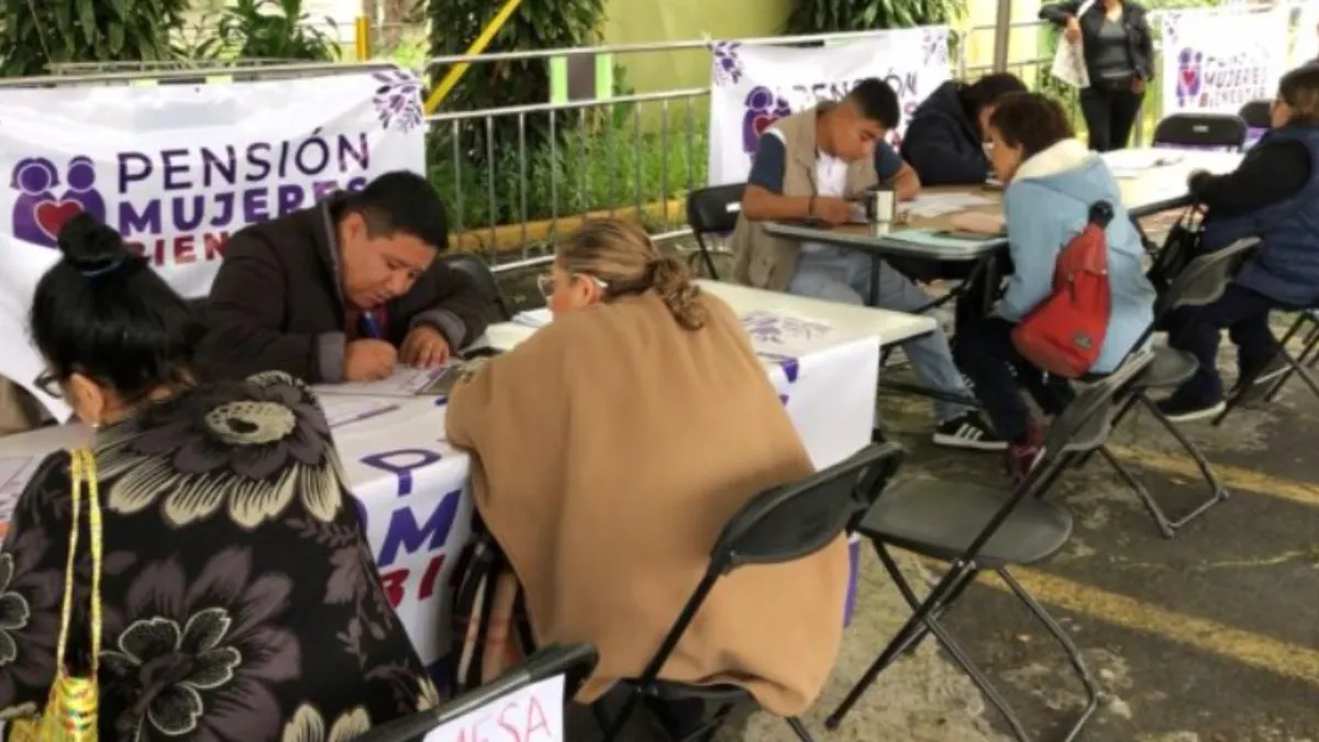 Conoce el calendario de pago por letra de apellido para la Pensión Mujeres Bienestar 2025.