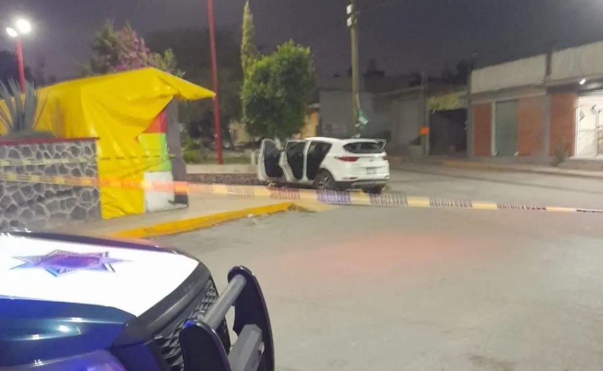 Atitalaquia: comando armado balea a camioneta