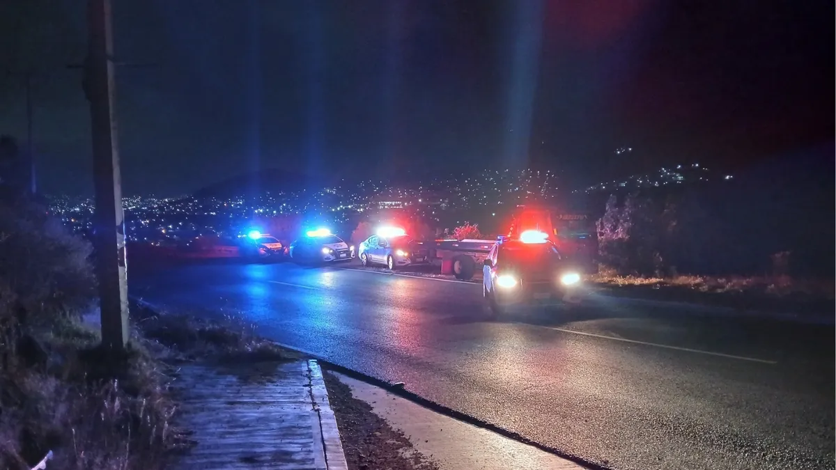 Volcadura vehicular en el Corredor de la Montaña