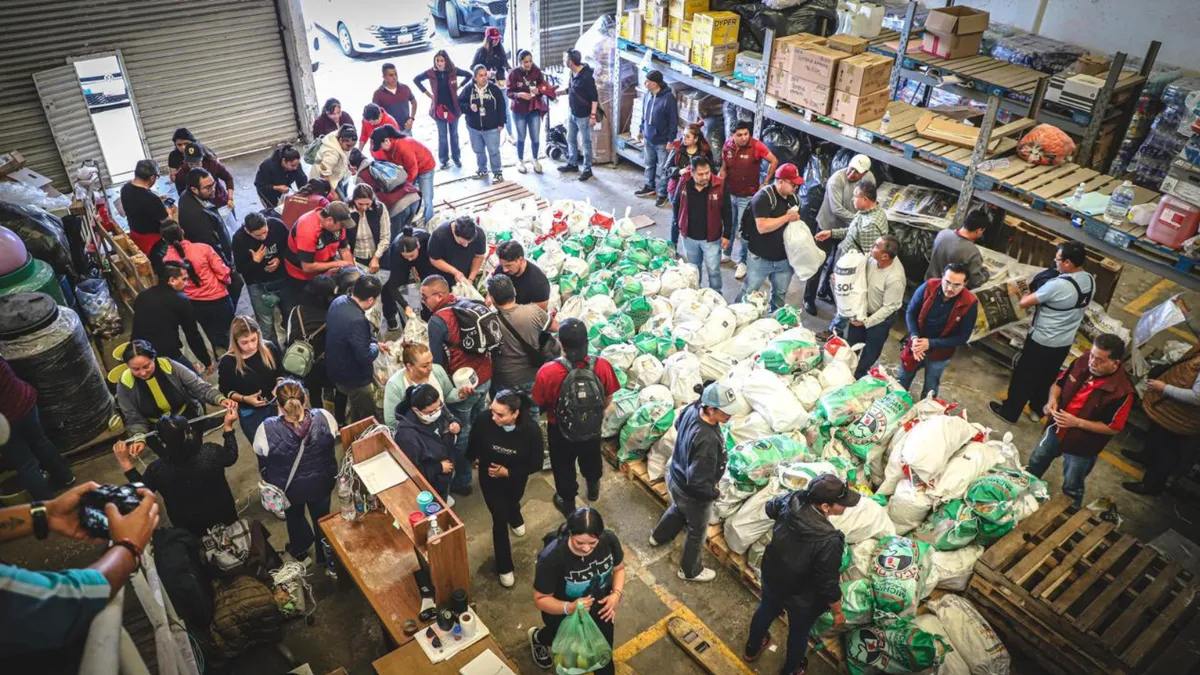 Julio Menchaca coordina acciones de auxilio tras lluvias en Hidalgo.