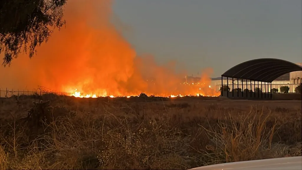 Atienden incendio en el fraccionamiento San Fernando, en Mineral de la Reforma; emiten recomendaciones por humo