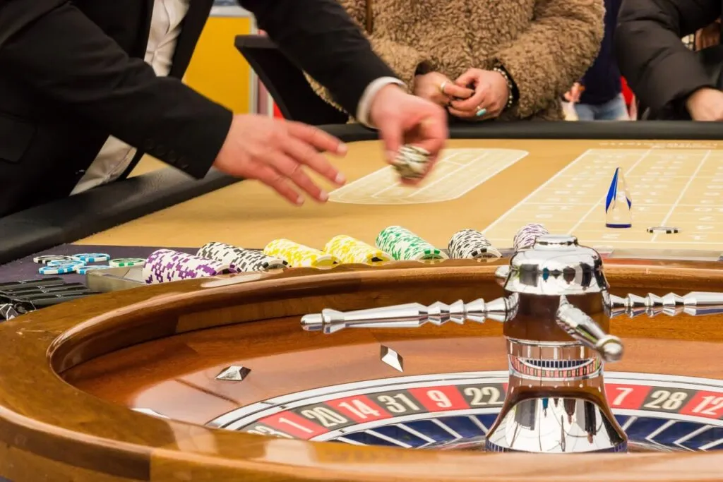 Hasta 200 mil empleos generan los casinos en México