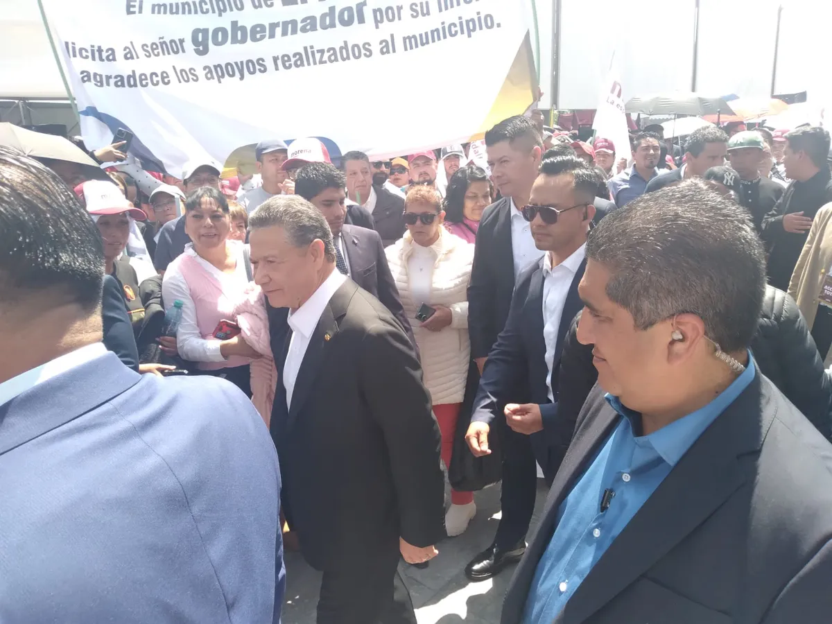 Un informe más entre mariachi, selfies y zancos, en Plaza Juárez; el tercer año de Julio Menchaca