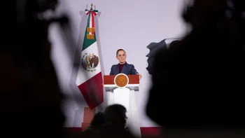 Claudia Sheinbaum cuestionó los bloqueos de una fracción del sector de Canacar y defendió la reducción del límite de deducibilidad de peajes.