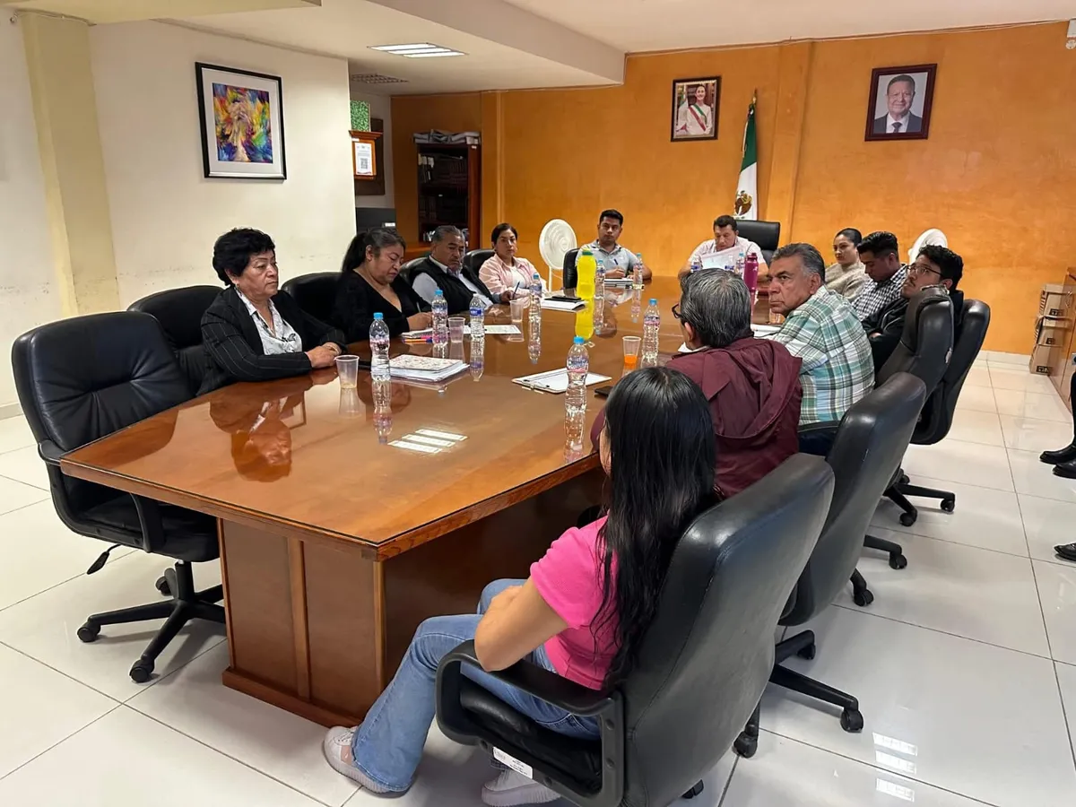 Regidores de San Salvador piden cambiar horario de cabildos para no afectar su labor docente