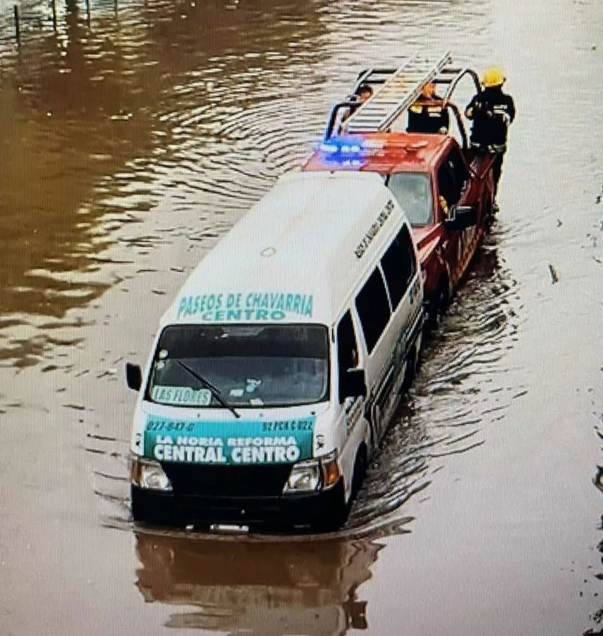 Inundaciones, encharcamientos y vehículos varados dejan lluvia en Pachuca