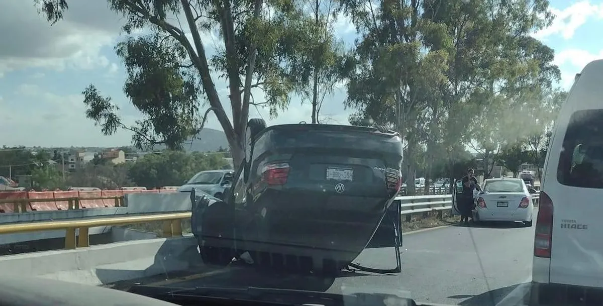 Volcadura en la carretera México-Pachuca