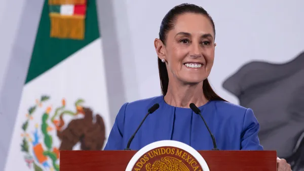 Sheinbaum destaca respaldo ciudadano de 70% en encuesta nacional presentada durante la Mañanera del 25 de marzo.