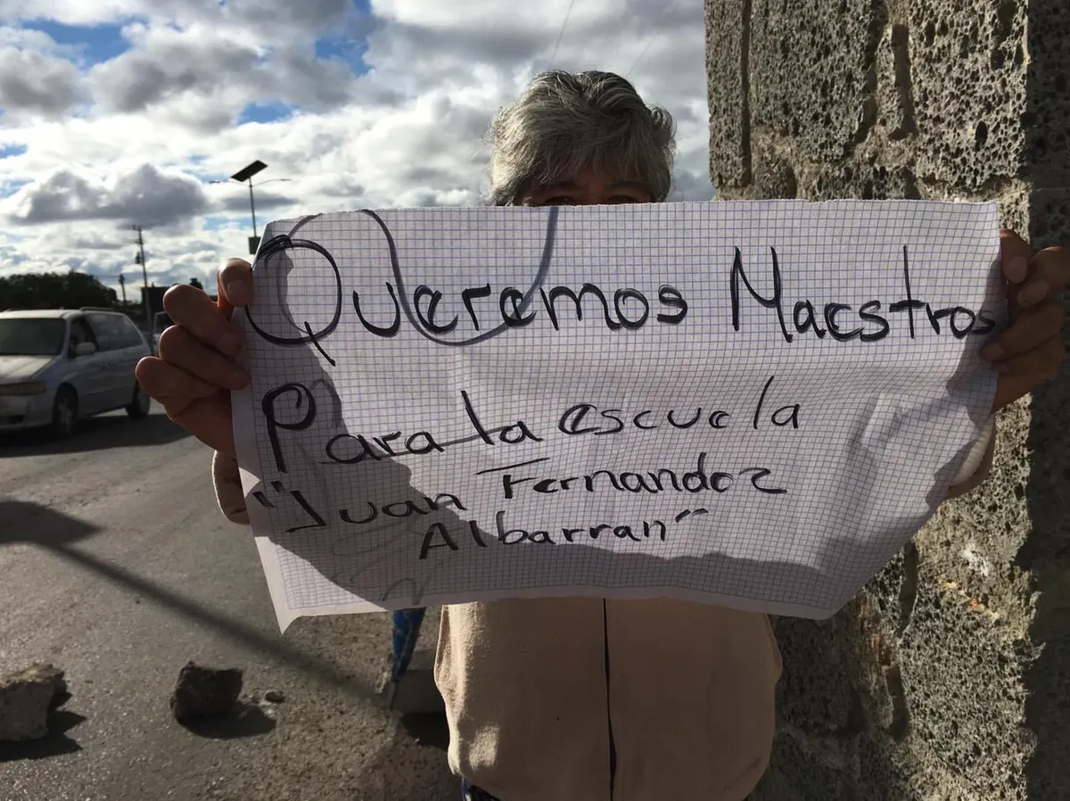 Por falta de maestros, bloquean la Tizayuca-Temascalapa