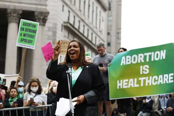 Aumento en ligaduras de trompas tras la anulación de Roe vs. Wade en EE.UU.