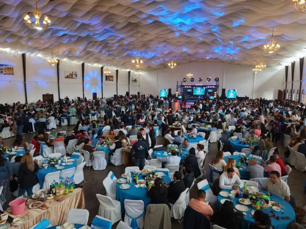 Zempoala reúne a más de 2 mil maestros en festejo por el Día del Maestro