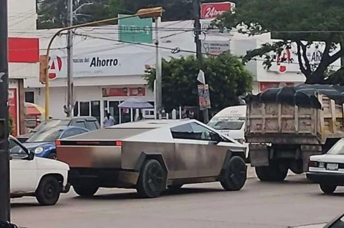 Diputada local presume Cybertruck y la tunden en redes