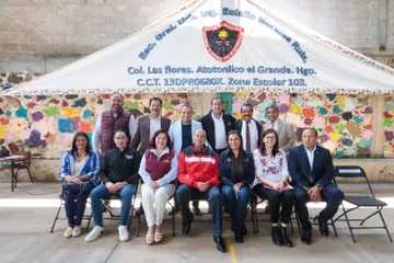 Entregan mobiliario y tecnología a escuela de Atotonilco el Grande