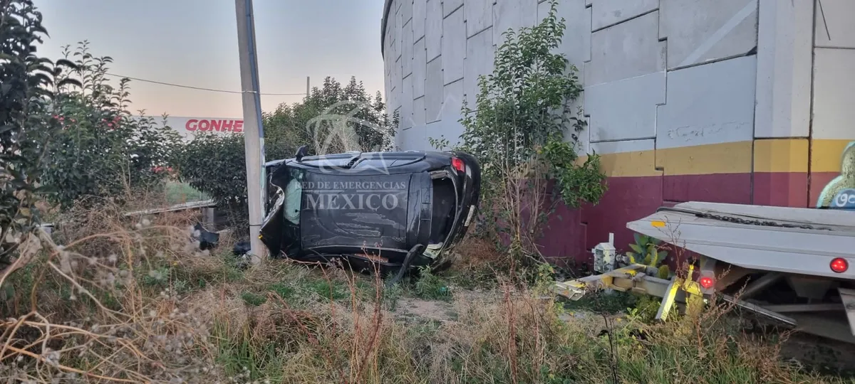 Pachuca: auto cae de puente en bulevar Las Torres; 2 lesionados