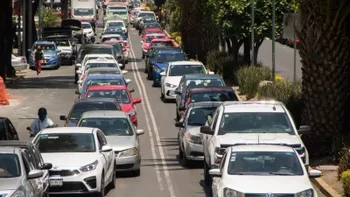 Vigilancia vial contra doble fila en Pachuca