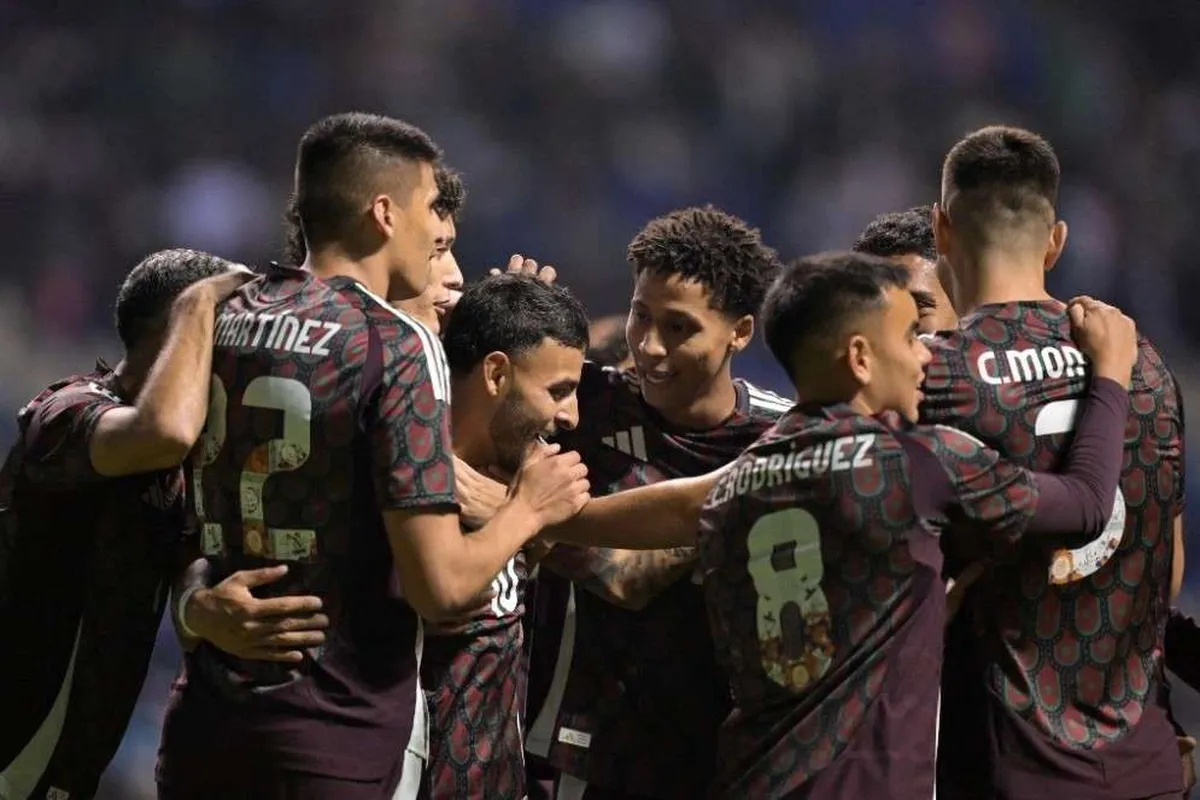 El Tri, sin pies ni cabeza; empata con el Valencia entre abucheos