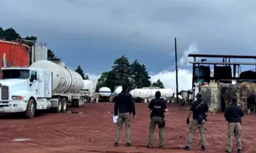 Nuevo golpe a ‘huachicoleros’: aseguran en Veracruz 993 mil litros de hidrocarburo