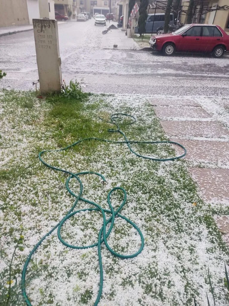Lluvia intensa y granizo sorprenden a colonias de Tizayuca