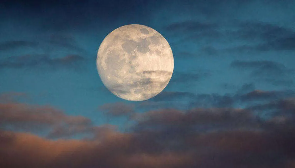 Se acerca la Luna de esturión 2025: ¿ya sabes cuándo y cómo verla?