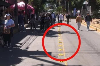 La petición suma 237 firmas y sigue sin respuesta definitiva. Los habitantes de Periodistas buscan que retiren las boyas de avenida Revolución.