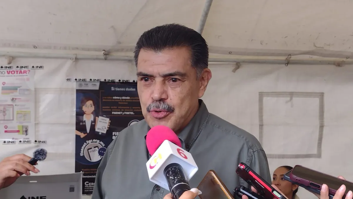 Francisco Olvera vota en elección judicial y califica al PRI como un partido obsoleto