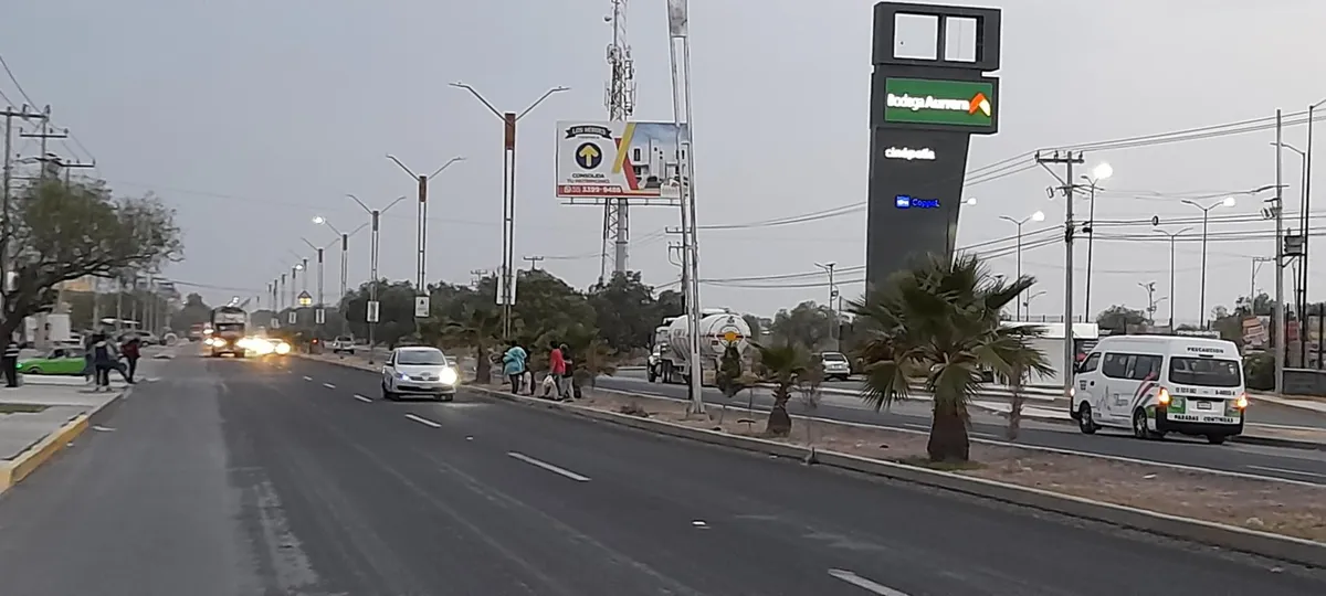 Cruce de plaza comercial en Tizayuca es un riesgo para peatones