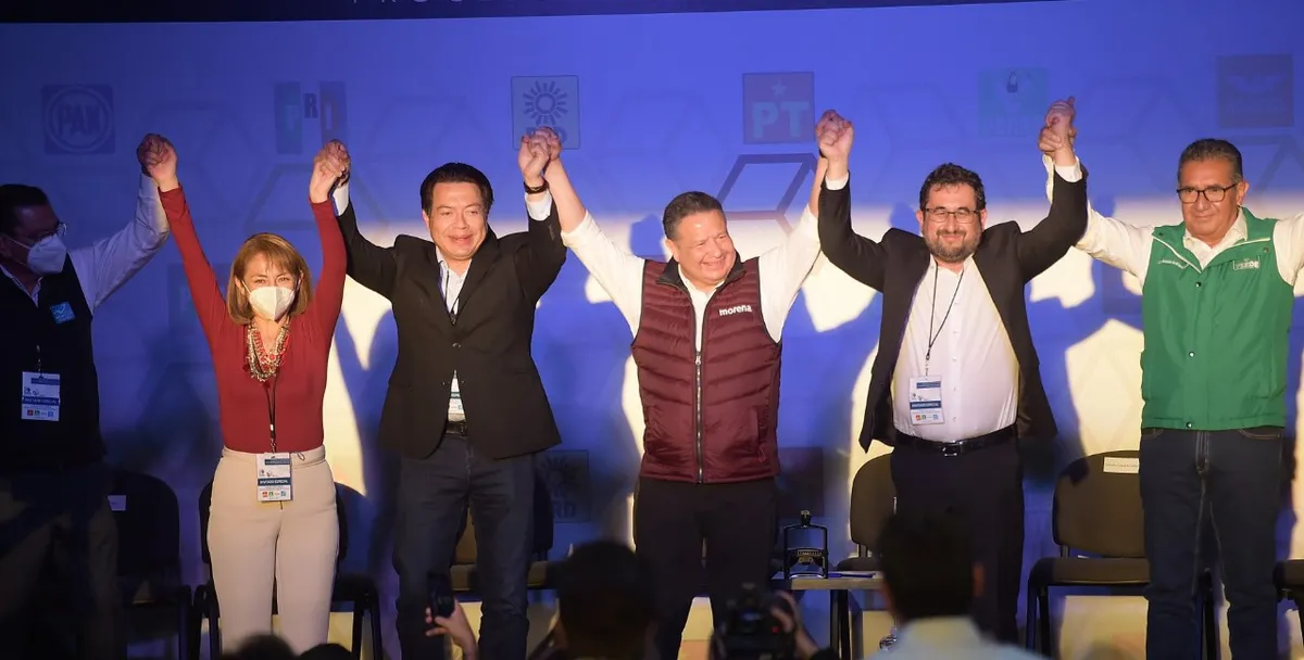 Julio Menchaca se registra como candidato de Juntos Hacemos Historia en Hidalgo