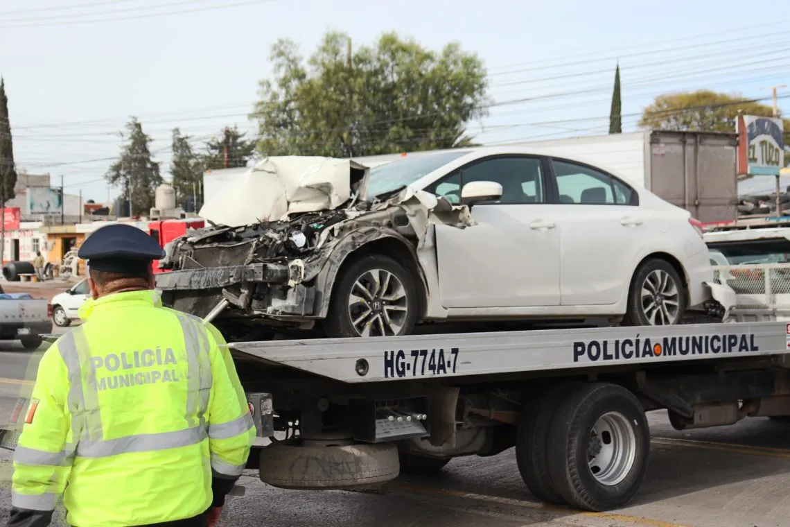 Pachuca: choque entre Tuzobús y autos deja dos lesionados