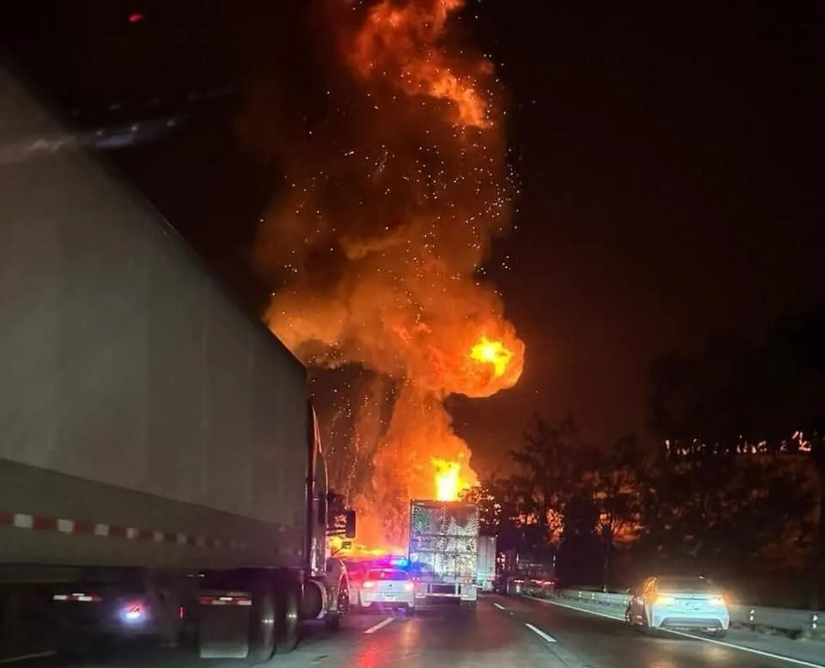 Explota pipa en la México-Querétaro