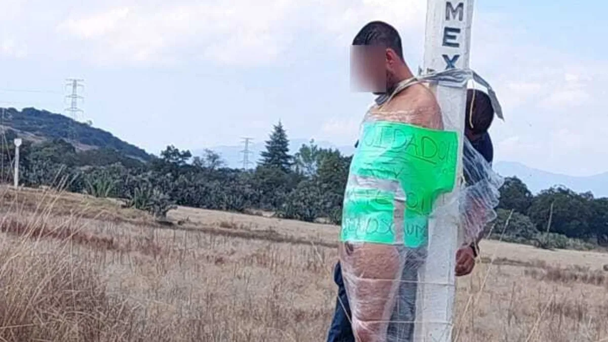 Vecinos de Cuautepec amarran a un presunto ladrón a un poste