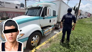 Policías estatales resguardan tractocamión recuperado en Pachuca.
