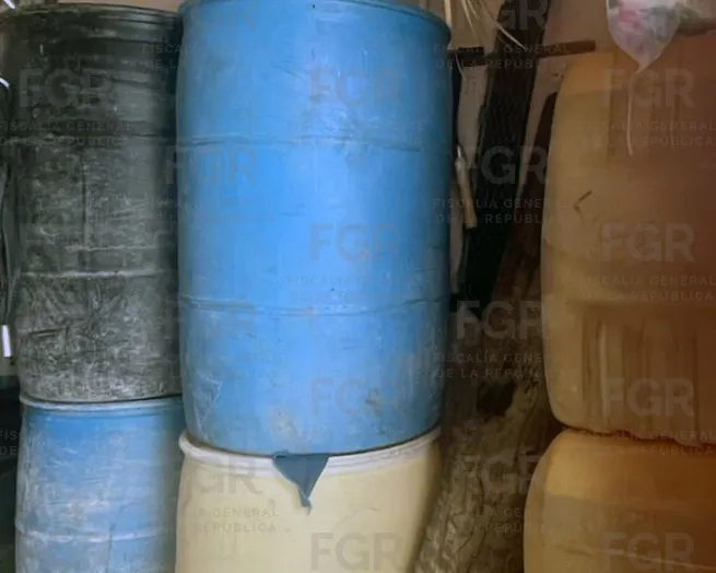 Tenango de Doria: FGR asegura tambos y mil litros de combustible