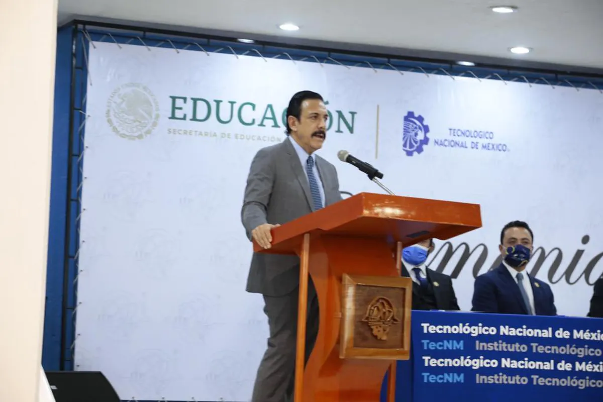 Fayad pide que sucesores no eliminen programas sociales para la educación